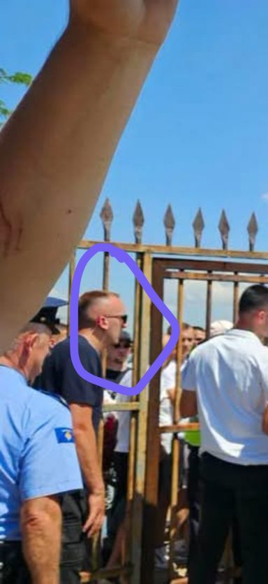 Службено лице тз. ” Косово Полиција ”